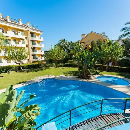 Senorio De Aloha 3 Bedroom Duplex Within Walking Distance To Puerto Banus 马尔韦利亚