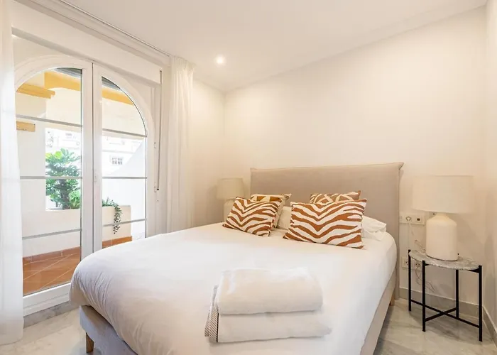 Senorio De Aloha 3 Bedroom Duplex Within Walking Distance To Puerto Banus アパート マルベーリャ