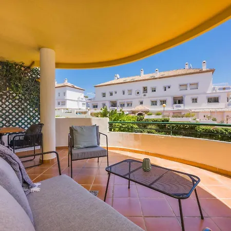 Senorio De Aloha 3 Bedroom Duplex Within Walking Distance To Puerto Banus 아파트 *
