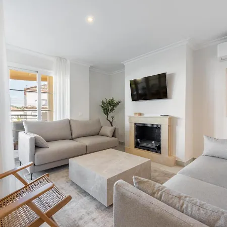 Апартаменты Senorio De Aloha 3 Bedroom Duplex Within Walking Distance To Puerto Banus *