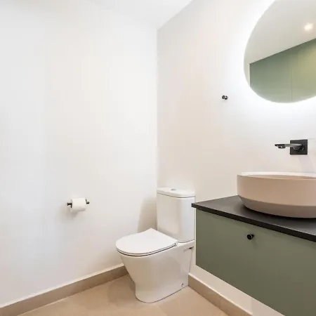 Senorio De Aloha 3 Bedroom Duplex Within Walking Distance To Puerto Banus 아파트 *