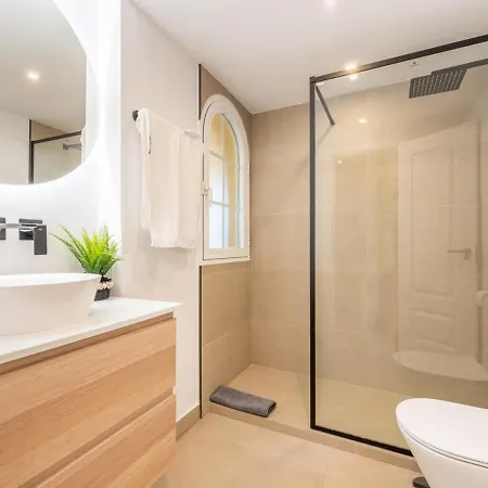 아파트 Senorio De Aloha 3 Bedroom Duplex Within Walking Distance To Puerto Banus