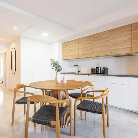 Senorio De Aloha 3 Bedroom Duplex Within Walking Distance To Puerto Banus 아파트 마르베야