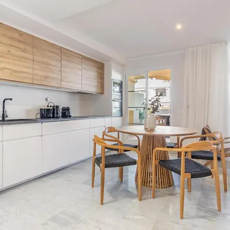 아파트 Senorio De Aloha 3 Bedroom Duplex Within Walking Distance To Puerto Banus