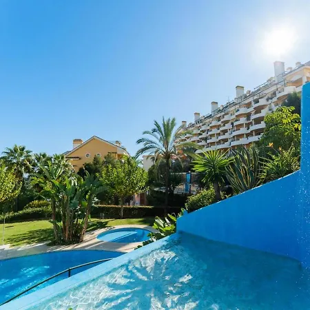Senorio De Aloha 3 Bedroom Duplex Within Walking Distance To Puerto Banus 아파트 마르베야