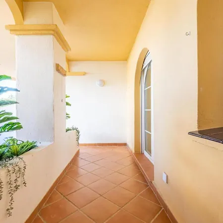 아파트 Senorio De Aloha 3 Bedroom Duplex Within Walking Distance To Puerto Banus *