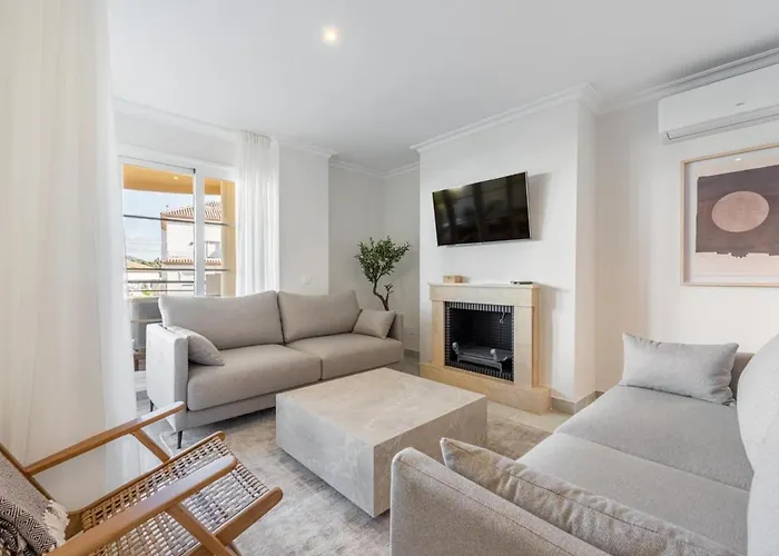 Апартаменты Senorio De Aloha 3 Bedroom Duplex Within Walking Distance To Puerto Banus *