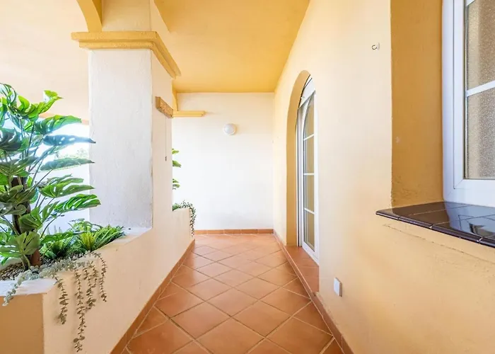 Апартаменты Senorio De Aloha 3 Bedroom Duplex Within Walking Distance To Puerto Banus *