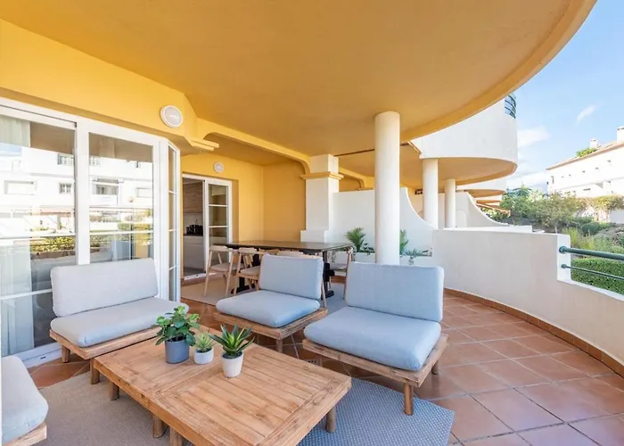 Senorio De Aloha 3 Bedroom Duplex Within Walking Distance To Puerto Banus דירה