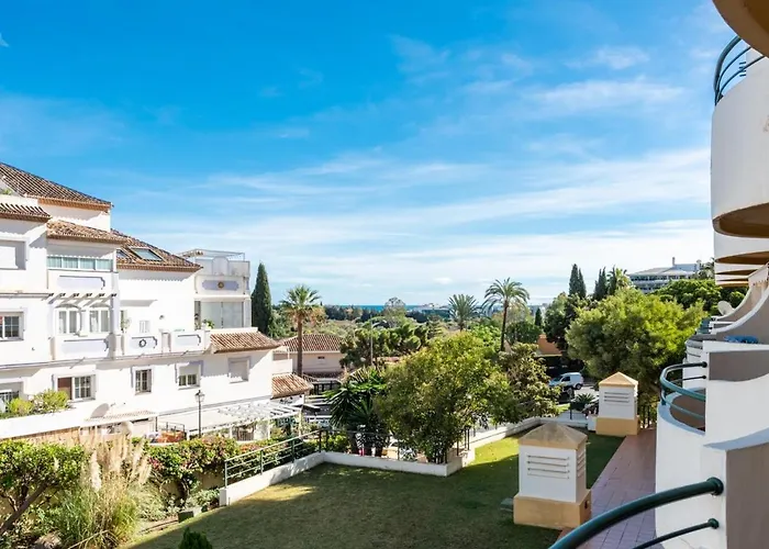 Senorio De Aloha 3 Bedroom Duplex Within Walking Distance To Puerto Banus *